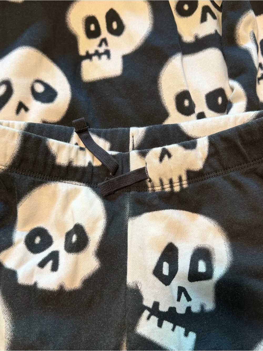 NWOT H&M Black and White Skull Print Halloween Sweatshirt & Pants Set